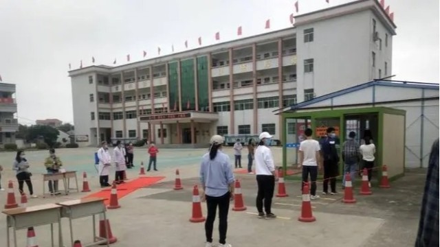 汕尾华侨管理区中心小学引入学校金属探测安检门为安保工作提档升级